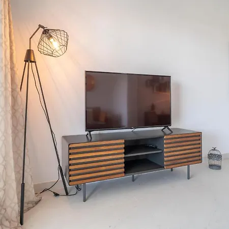 Apartament Awesome In With 3 Bedrooms, Wifi And Swimming Pool *