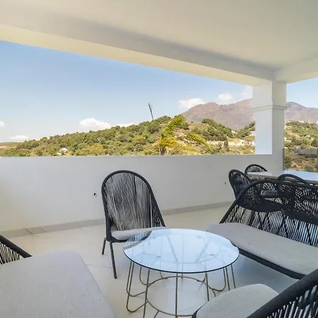 Awesome In With 3 Bedrooms, Wifi And Swimming Pool Apartament *