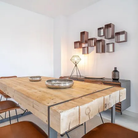 Awesome In With 3 Bedrooms, Wifi And Swimming Pool Apartament