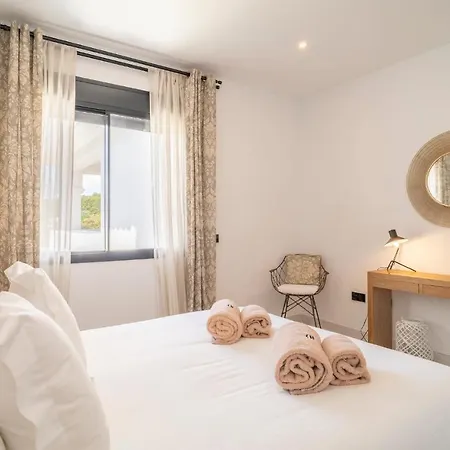 Apartament Awesome In With 3 Bedrooms, Wifi And Swimming Pool