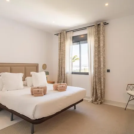 Awesome In With 3 Bedrooms, Wifi And Swimming Pool *